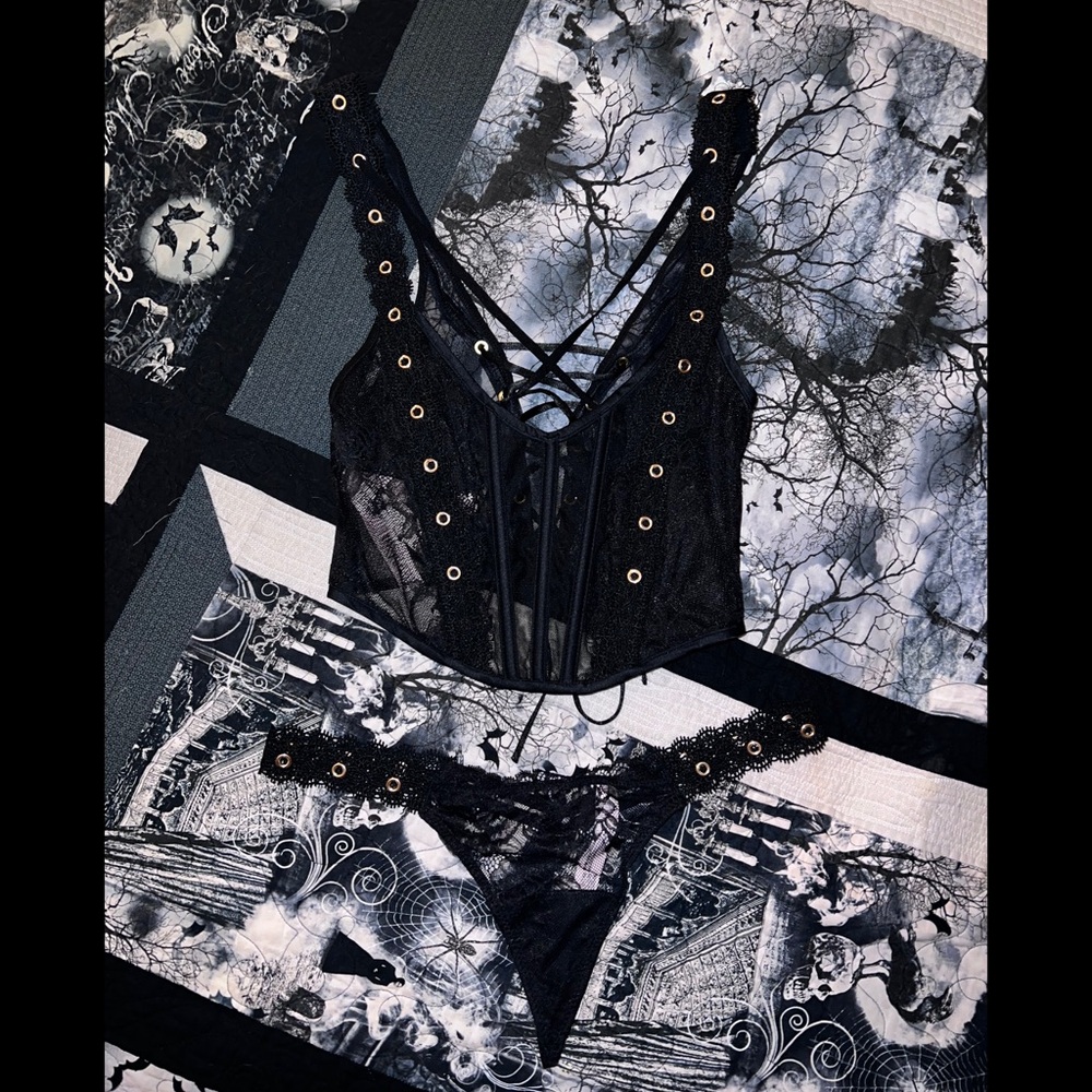 VICTORIA’D SECRET corset set